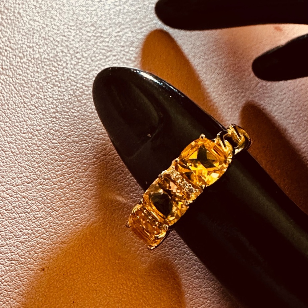 Vintage Stunning Sterling Silver and 6 Carat Citrine Ring.